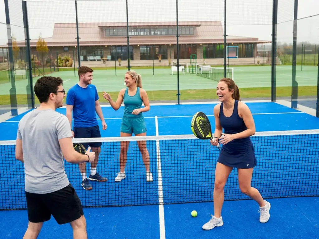Padel au parc de loisirs DAMA Factory à Deauville-Touques